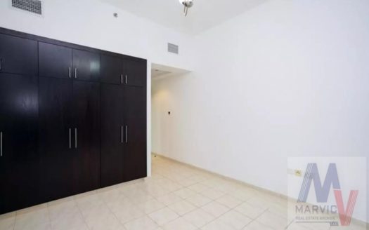 Spacious 3 Beds | Mid-Floor | Close to Metro Station