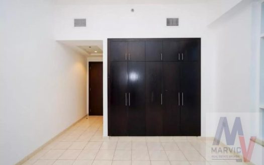 Spacious 3 Beds | Mid-Floor | Close to Metro Station